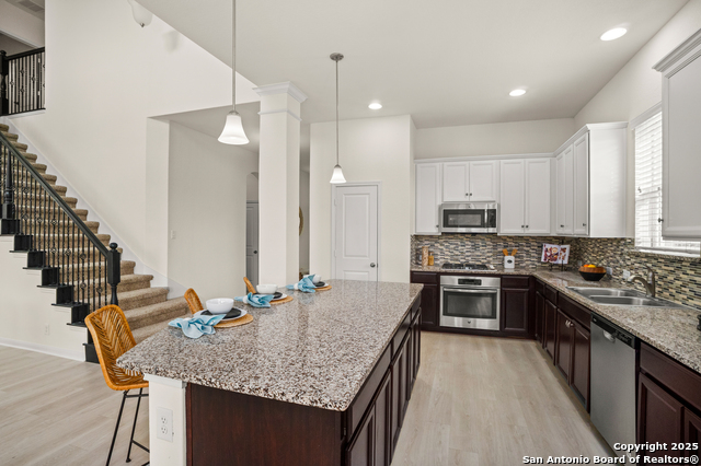 Image 10 of 32 For 8511 Ivy Curl