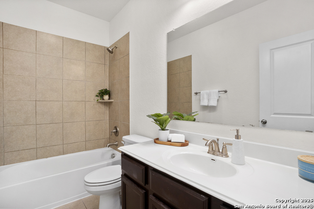 Image 24 of 32 For 8511 Ivy Curl