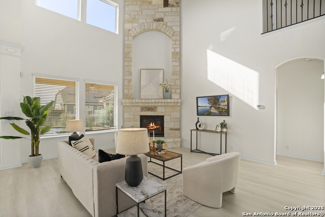 Image 3 of 32 For 8511 Ivy Curl