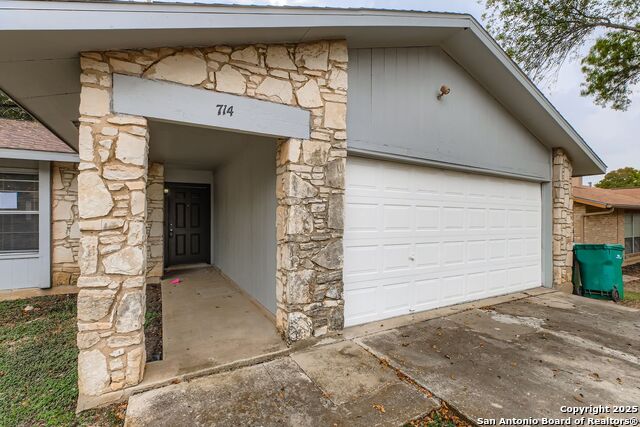 Image 4 of 28 For 714 Dana