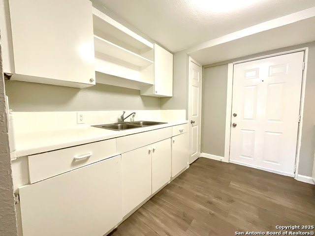 Image 8 of 21 For 602 Lovett Ave 2