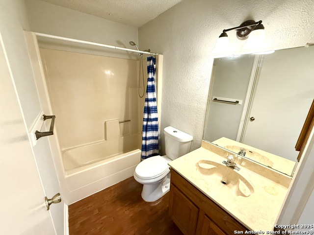 Image 16 of 24 For 4545 Hoeneke St 303