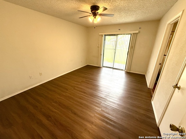 Image 17 of 24 For 4545 Hoeneke St 303