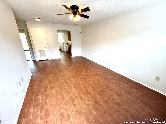 Image 3 of 24 For 4545 Hoeneke St 303