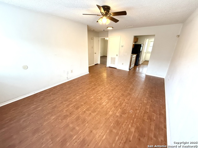 Image 4 of 24 For 4545 Hoeneke St 303