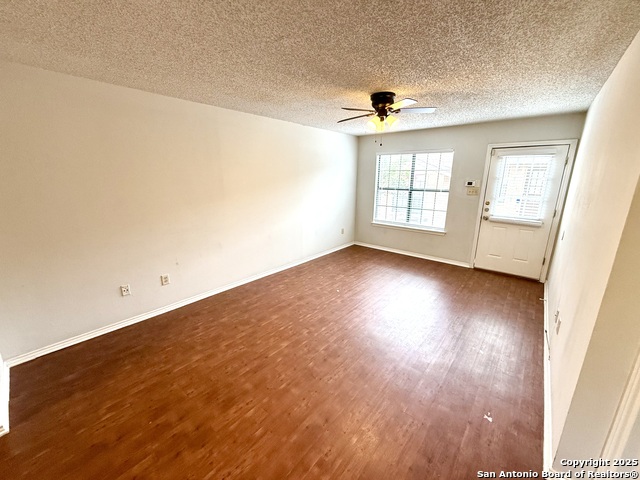 Image 7 of 24 For 4545 Hoeneke St 303