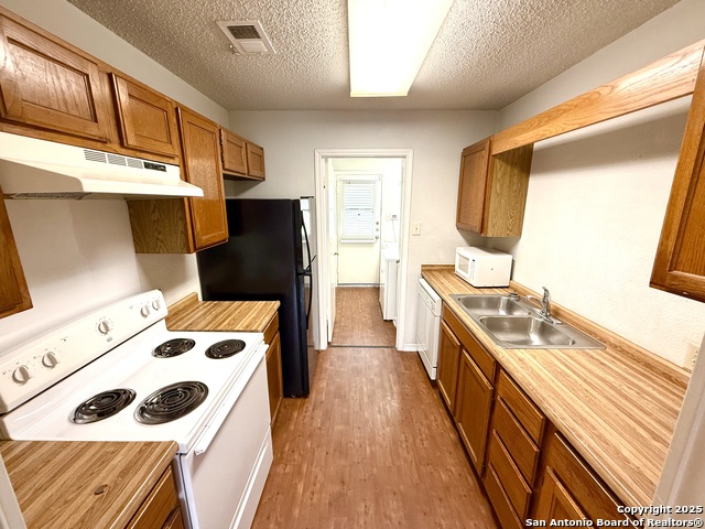 Image 8 of 24 For 4545 Hoeneke St 303