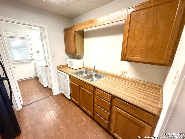 Image 9 of 24 For 4545 Hoeneke St 303