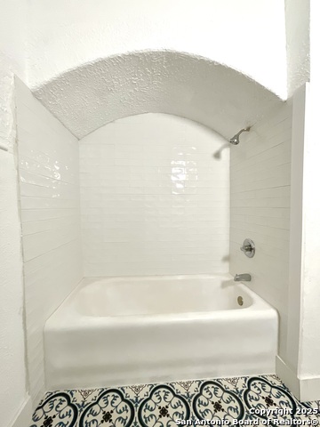 Image 23 of 40 For 1743 Summit Ave W 1