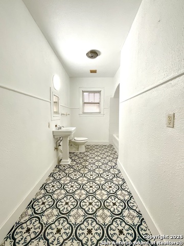 Image 24 of 40 For 1743 Summit Ave W 1