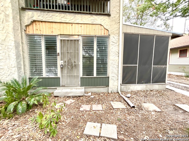 Image 3 of 40 For 1743 Summit Ave W 1