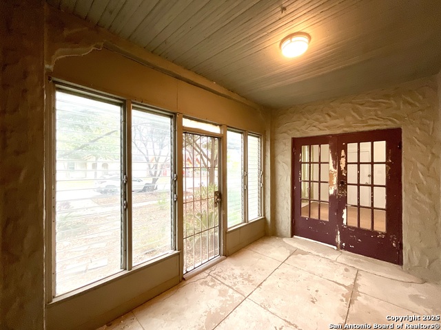 Image 6 of 40 For 1743 Summit Ave W 1