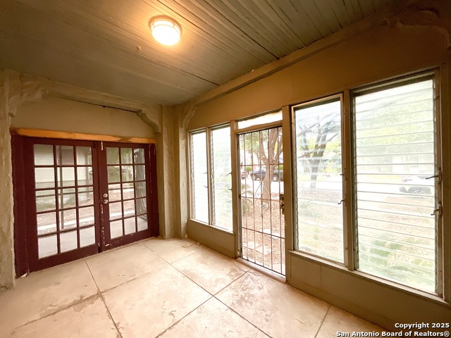 Image 9 of 40 For 1743 Summit Ave W 1