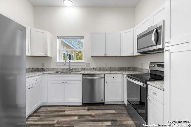 Image 23 of 30 For 705 Fifth  B