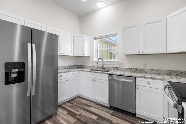 Image 26 of 30 For 705 Fifth  B