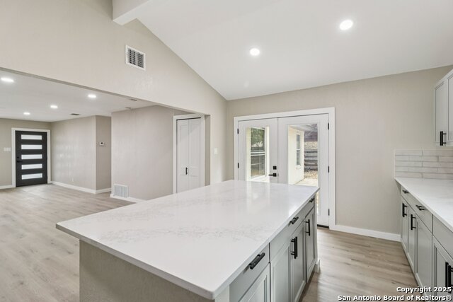 Image 11 of 38 For 318 Trafalgar