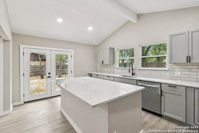 Image 12 of 38 For 318 Trafalgar