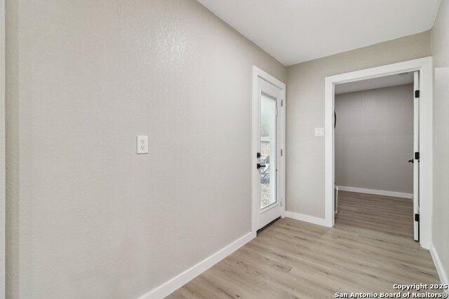 Image 15 of 38 For 318 Trafalgar