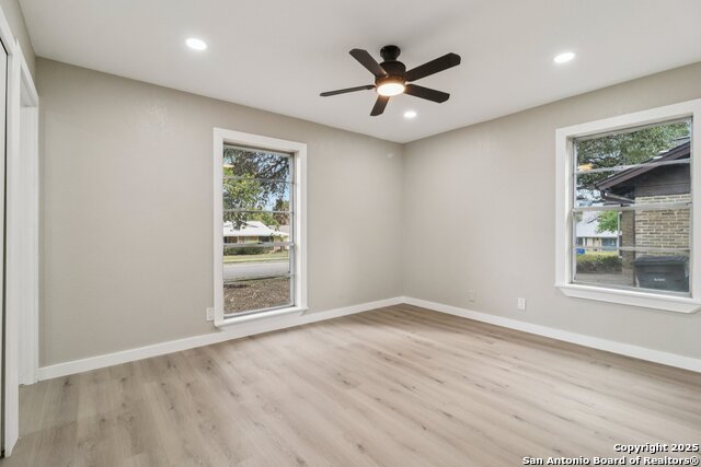 Image 23 of 38 For 318 Trafalgar