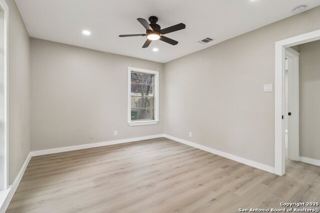 Image 24 of 38 For 318 Trafalgar