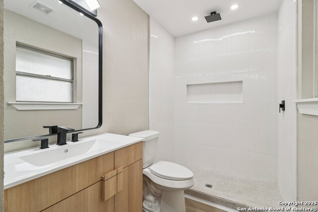 Image 27 of 38 For 318 Trafalgar