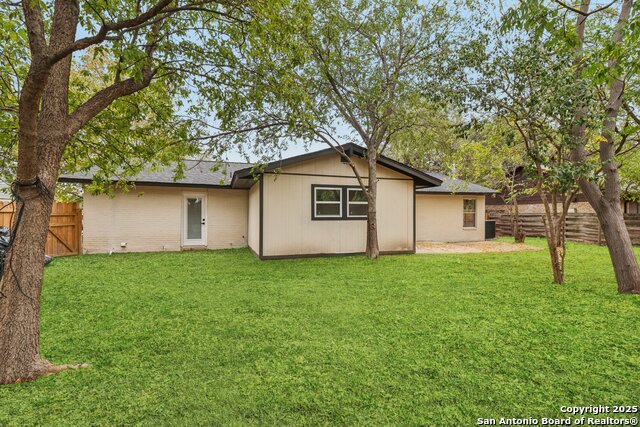 Image 28 of 38 For 318 Trafalgar