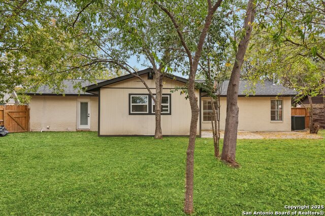 Image 29 of 38 For 318 Trafalgar