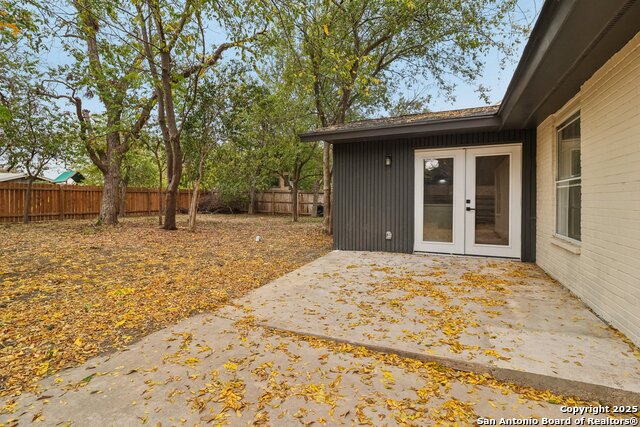 Image 30 of 38 For 318 Trafalgar