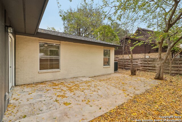 Image 31 of 38 For 318 Trafalgar