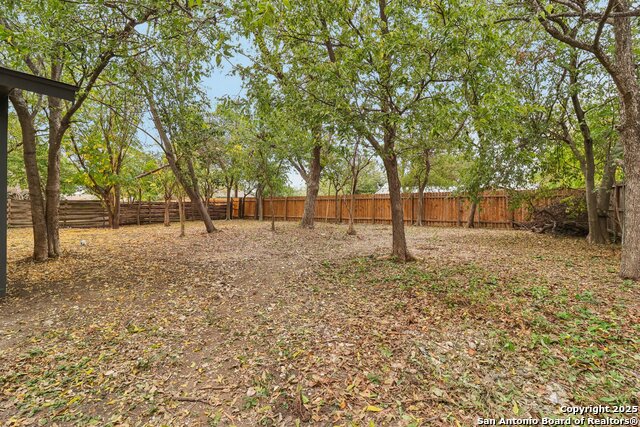 Image 32 of 38 For 318 Trafalgar