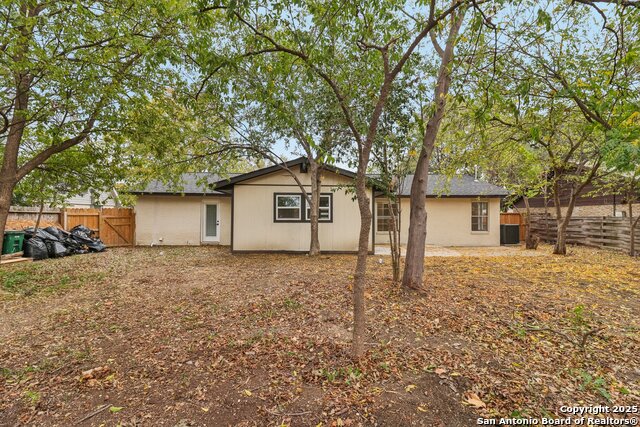 Image 33 of 38 For 318 Trafalgar