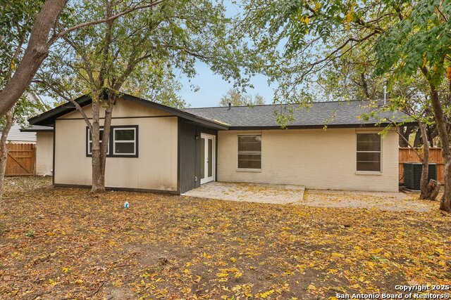 Image 34 of 38 For 318 Trafalgar