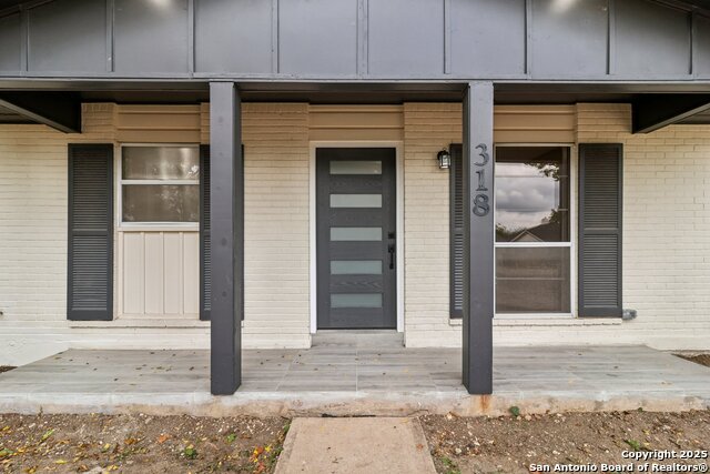 Image 36 of 38 For 318 Trafalgar