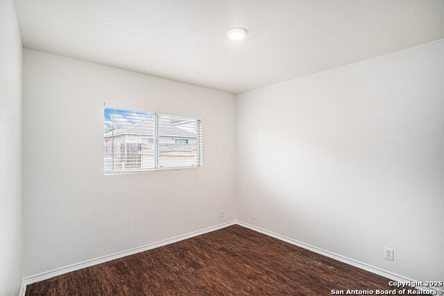 Image 10 of 15 For 122 Mallow