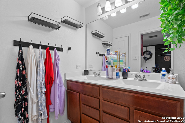 Image 14 of 24 For 11134 Charismatic