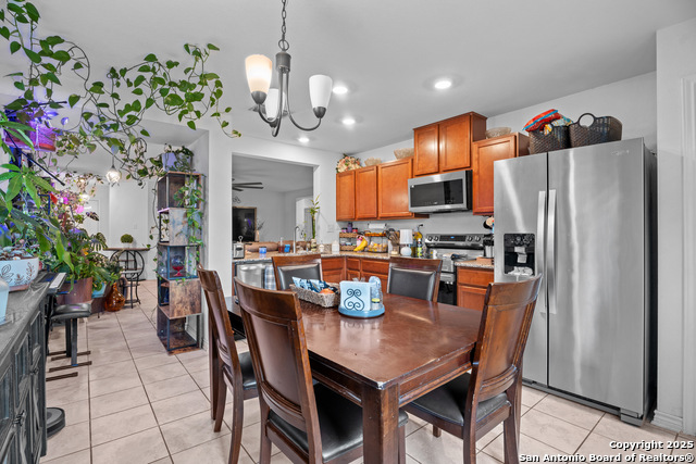 Image 9 of 24 For 11134 Charismatic