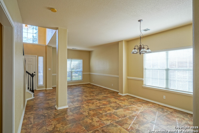 Listing photo id 8 for 21111 Encino Ash