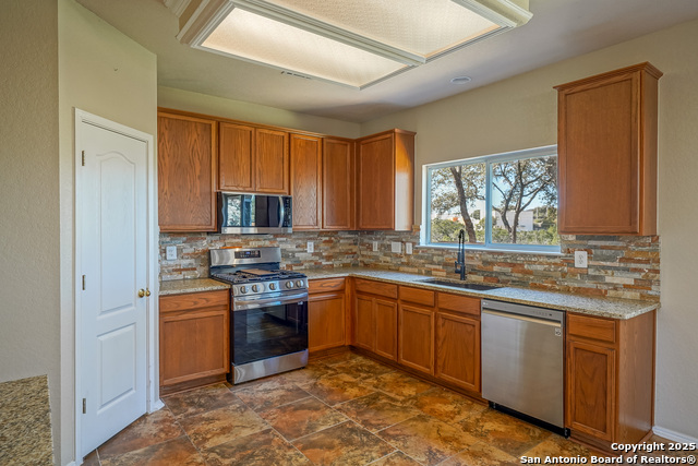 Listing photo id 9 for 21111 Encino Ash