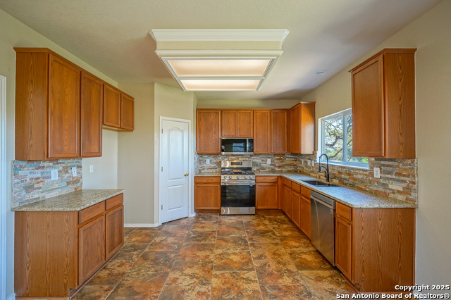 Listing photo id 11 for 21111 Encino Ash
