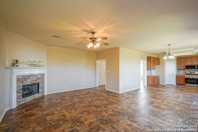 Listing photo id 15 for 21111 Encino Ash