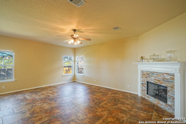 Listing photo id 17 for 21111 Encino Ash