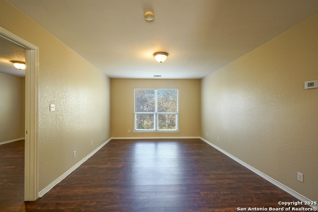 Listing photo id 18 for 21111 Encino Ash