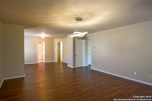 Listing photo id 21 for 21111 Encino Ash