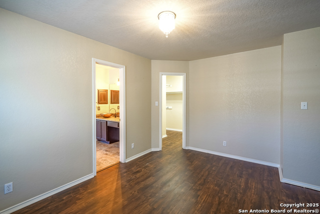 Listing photo id 22 for 21111 Encino Ash