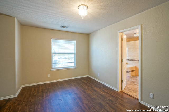 Listing photo id 23 for 21111 Encino Ash