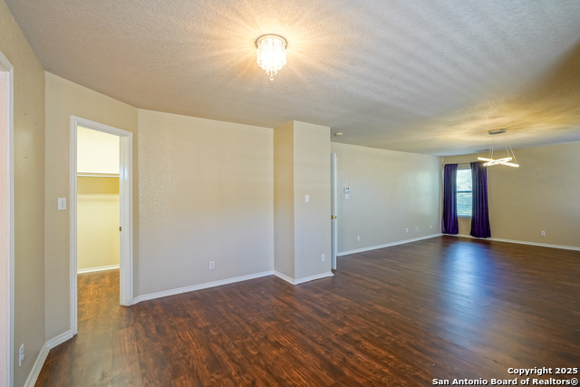 Listing photo id 24 for 21111 Encino Ash