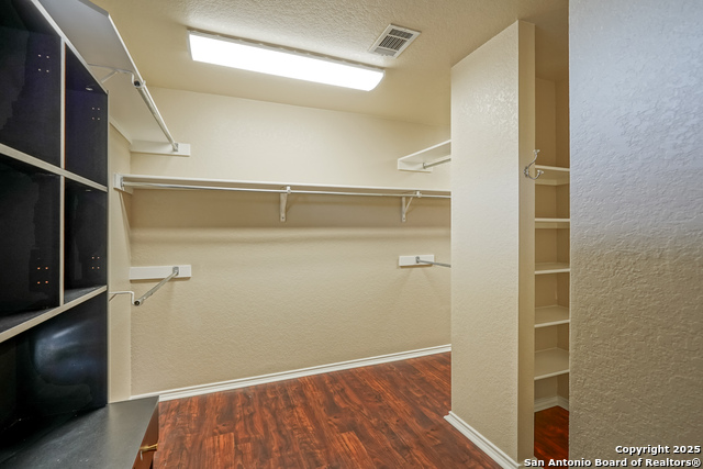 Listing photo id 30 for 21111 Encino Ash