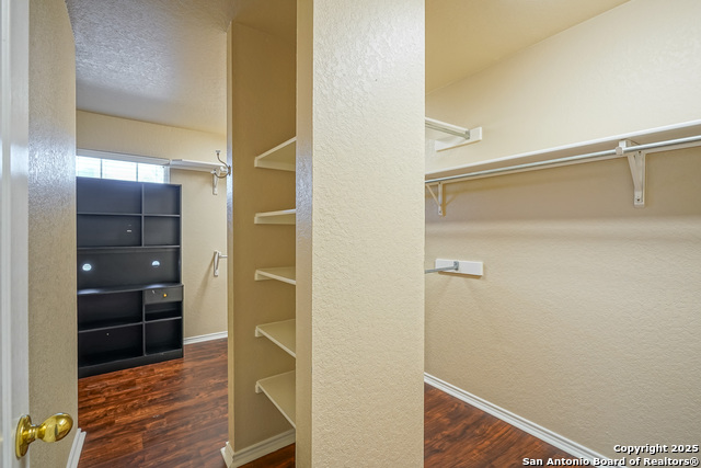 Listing photo id 31 for 21111 Encino Ash