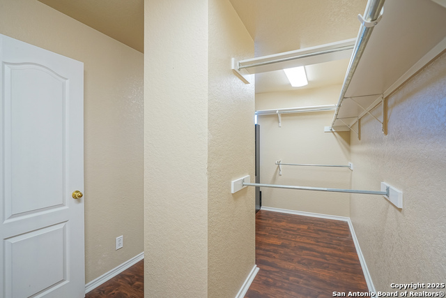 Listing photo id 32 for 21111 Encino Ash