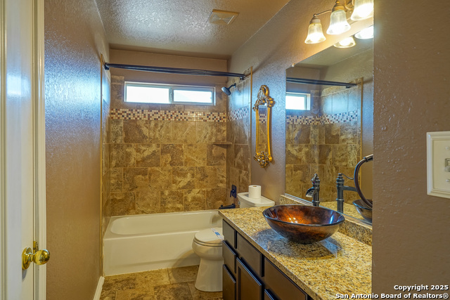 Listing photo id 34 for 21111 Encino Ash